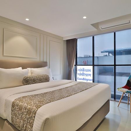Hotel The Grand Suites Ahmedabad Exteriör bild