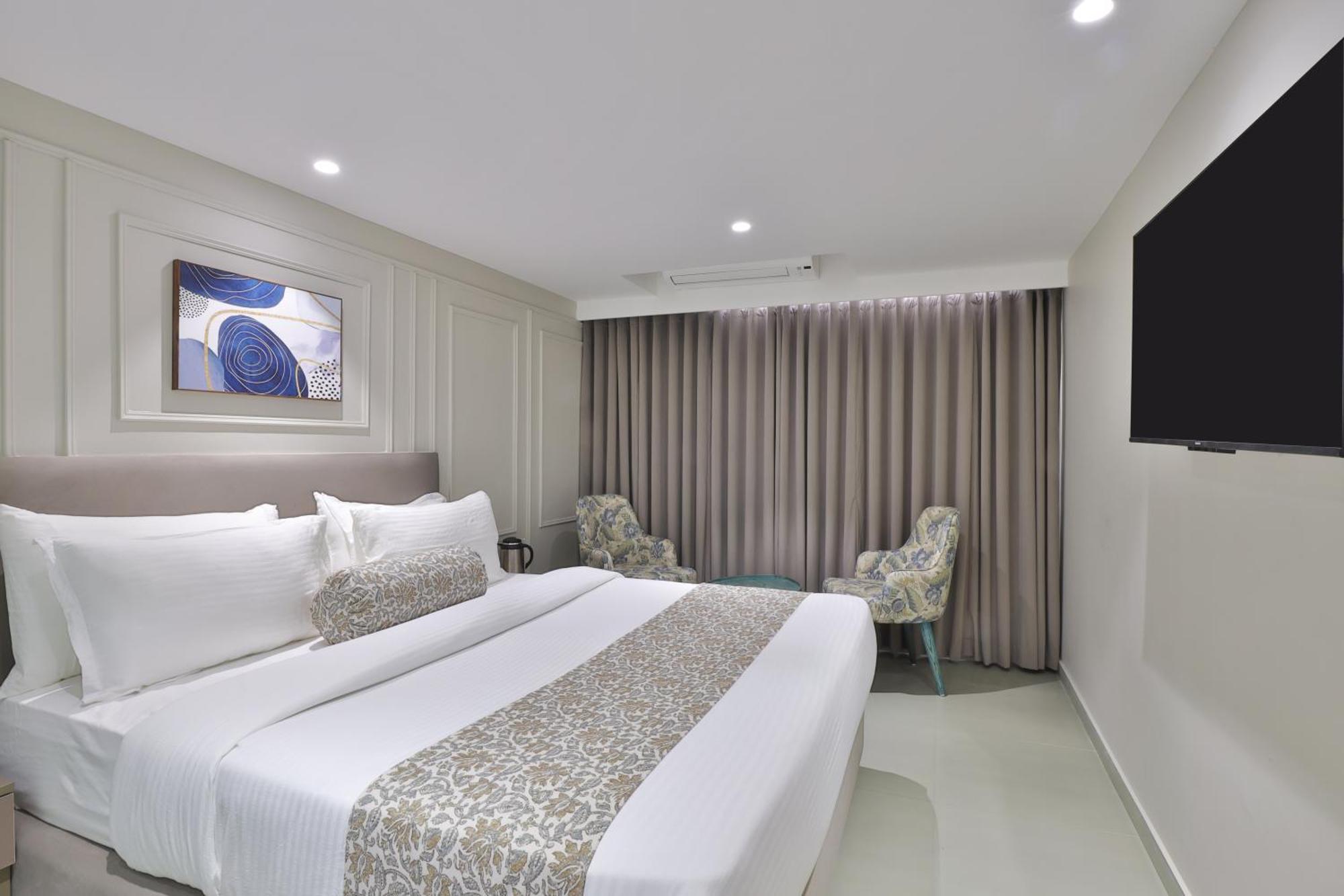 Hotel The Grand Suites Ahmedabad Exteriör bild