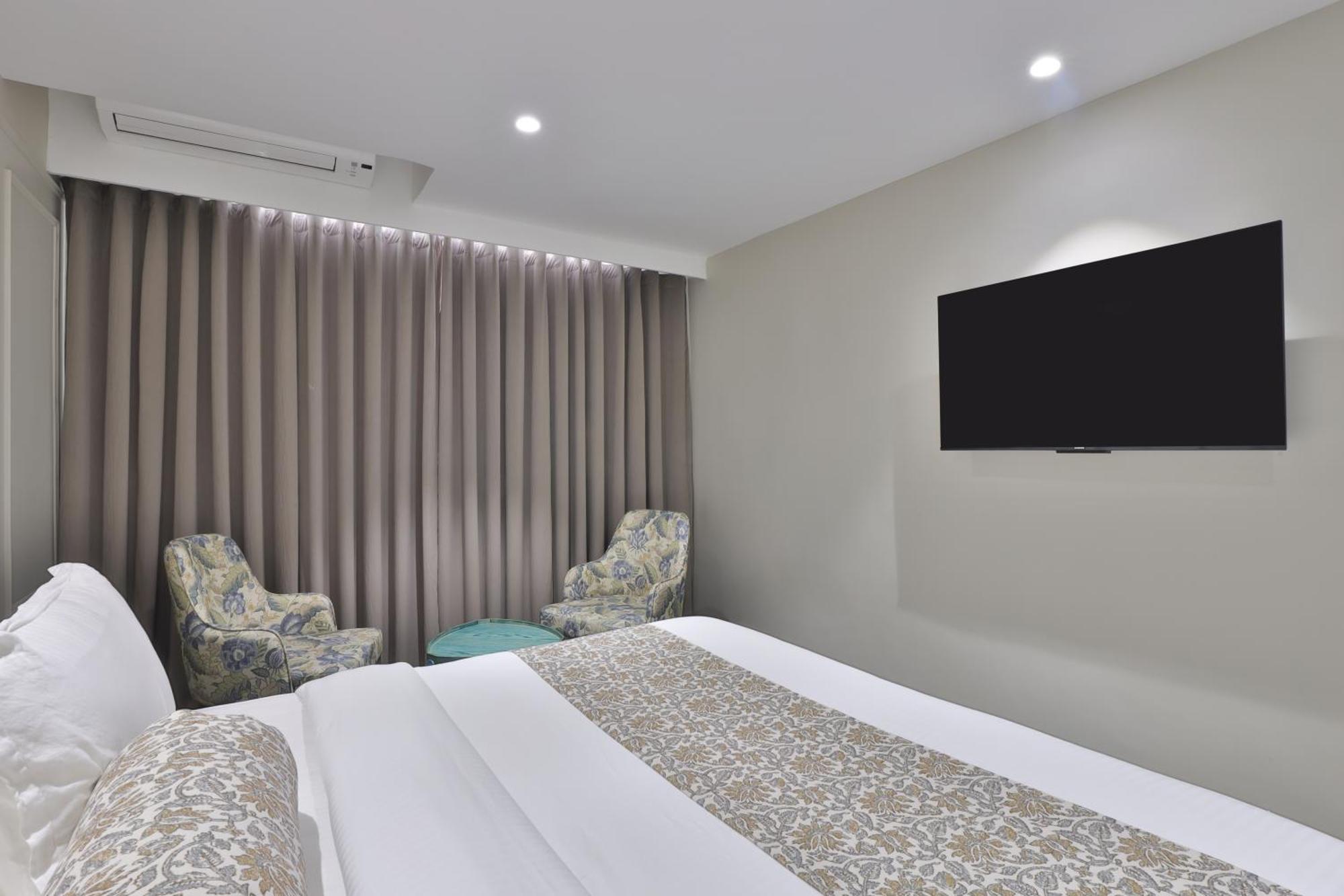 Hotel The Grand Suites Ahmedabad Exteriör bild