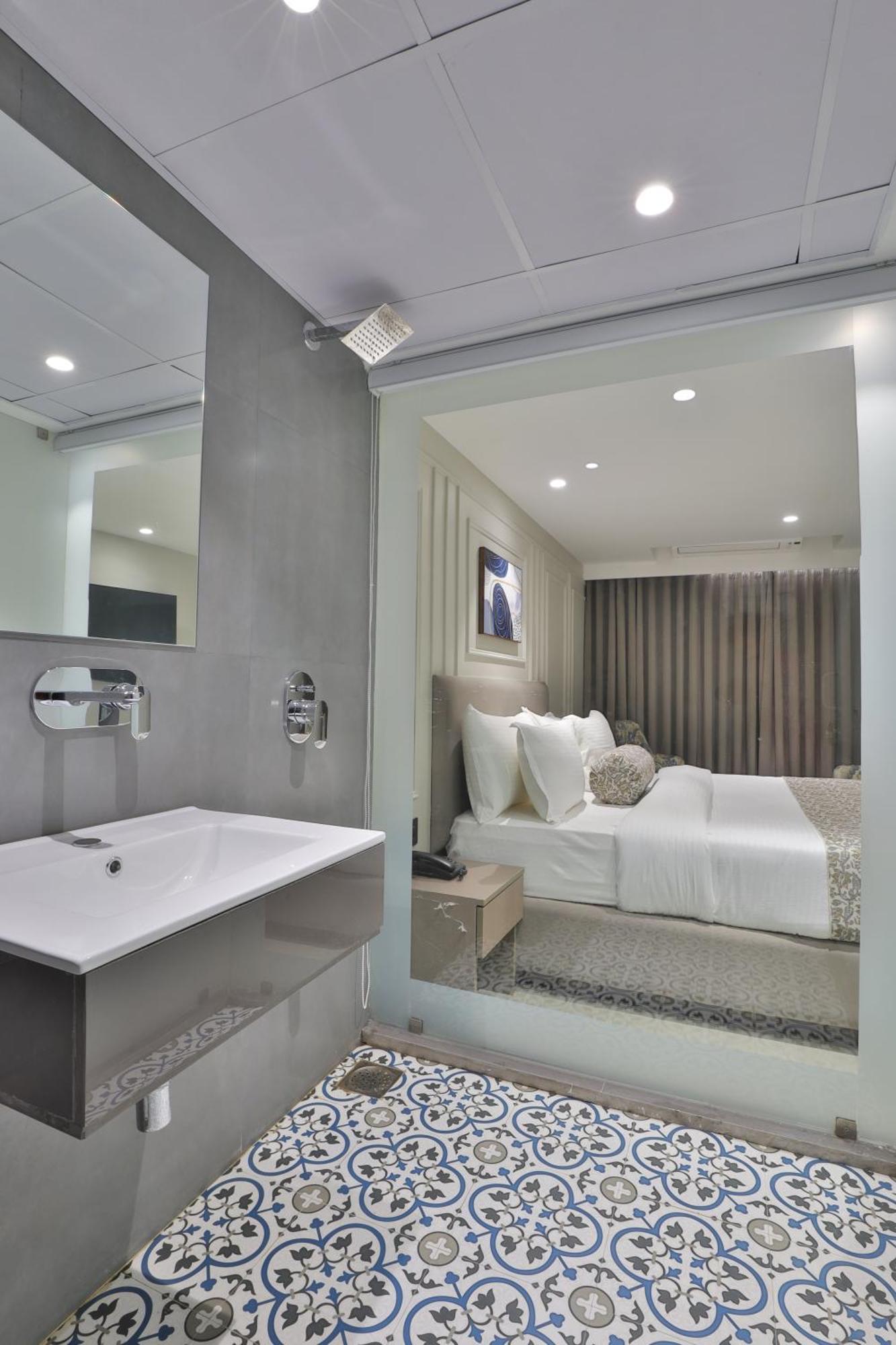 Hotel The Grand Suites Ahmedabad Exteriör bild