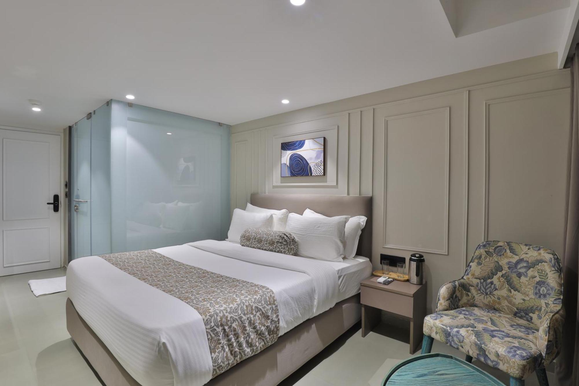 Hotel The Grand Suites Ahmedabad Exteriör bild