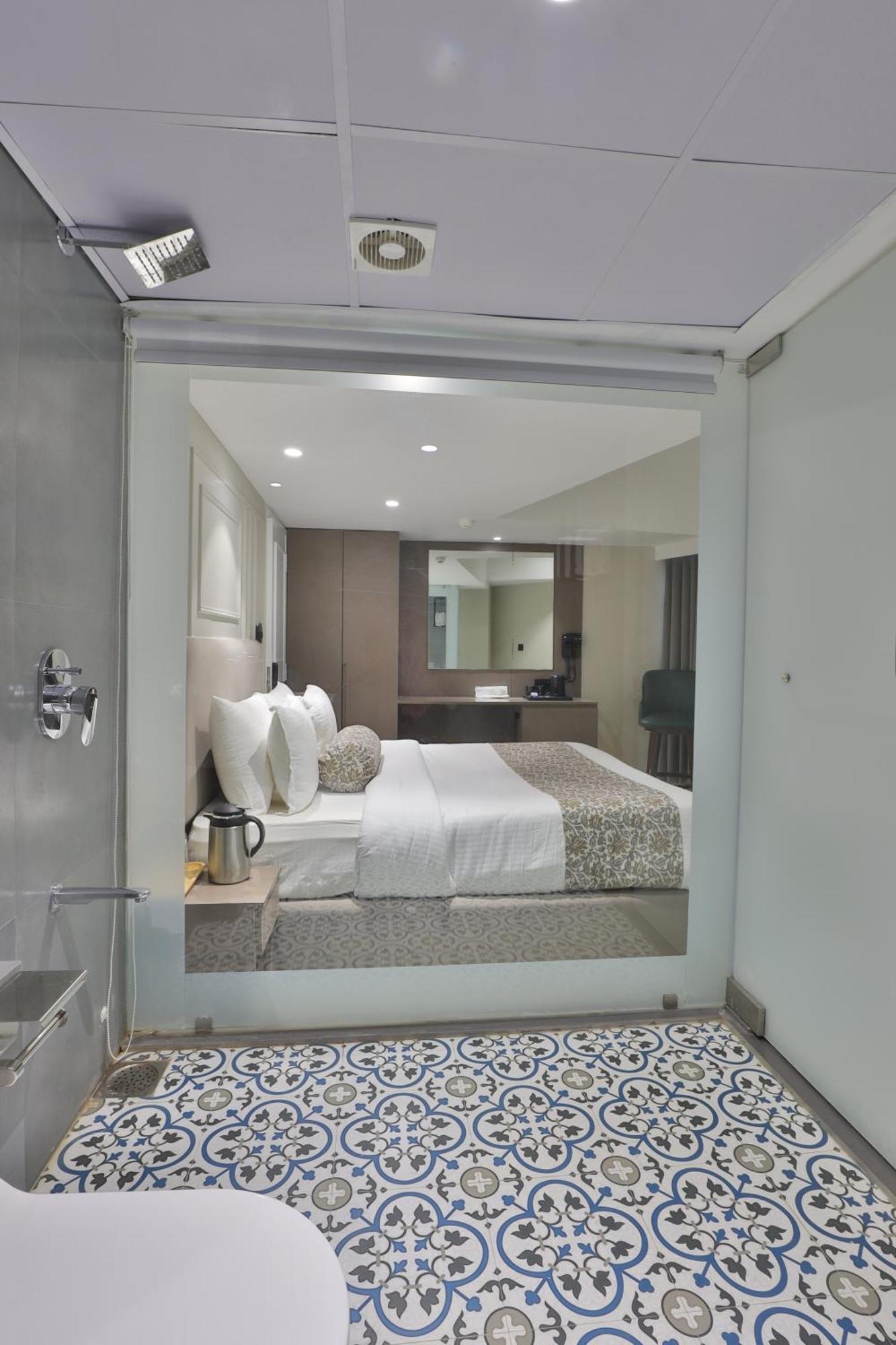 Hotel The Grand Suites Ahmedabad Exteriör bild