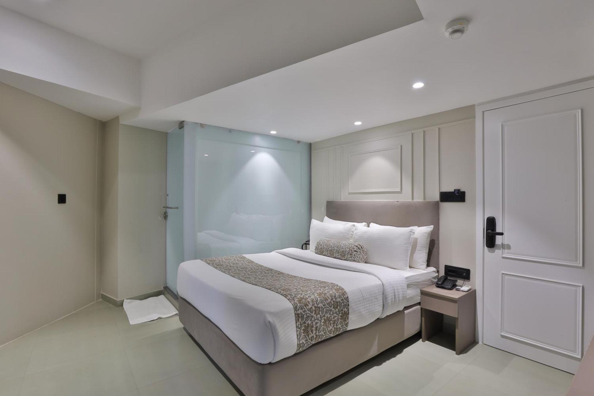 Hotel The Grand Suites Ahmedabad Exteriör bild