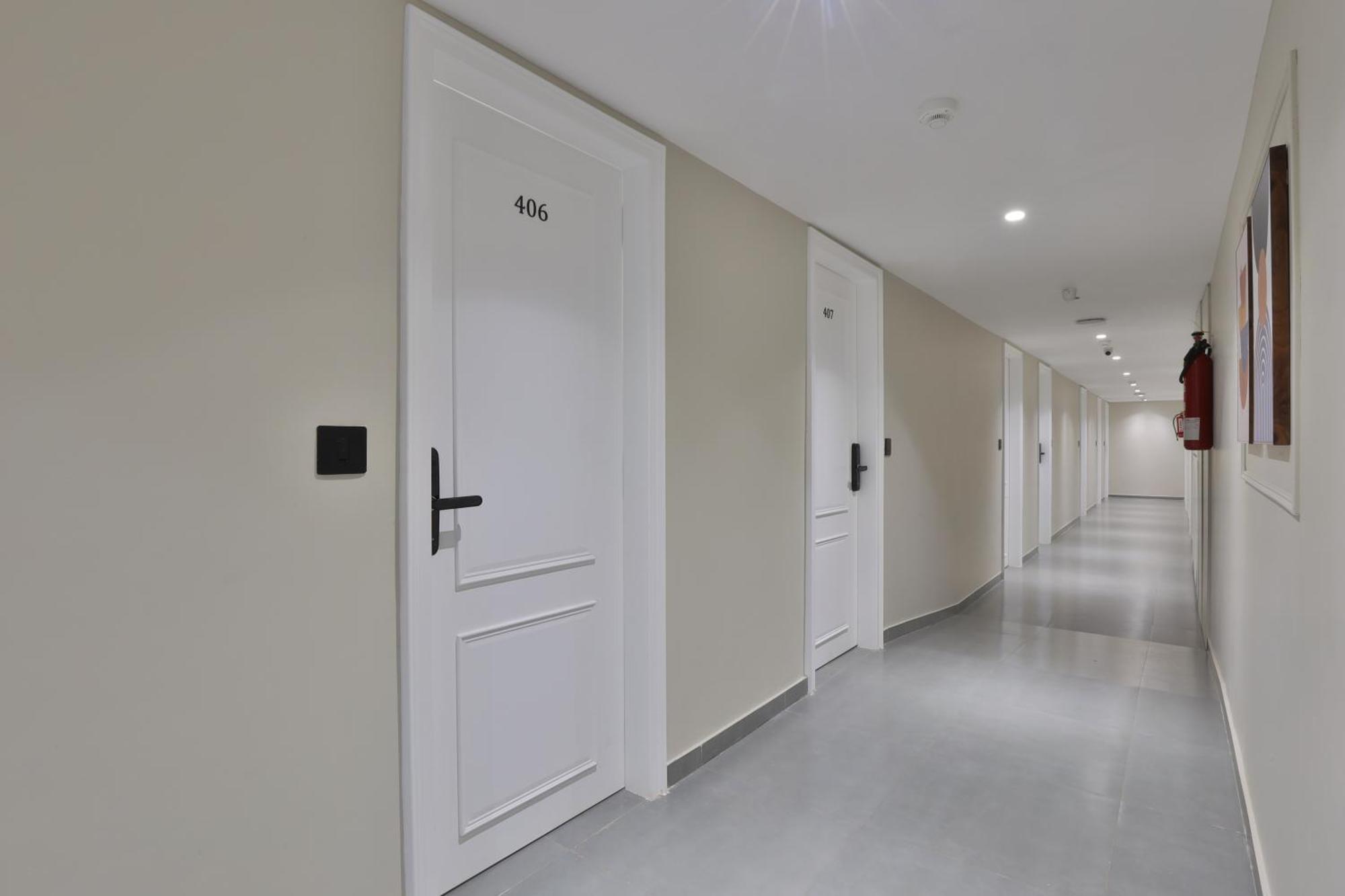 Hotel The Grand Suites Ahmedabad Exteriör bild