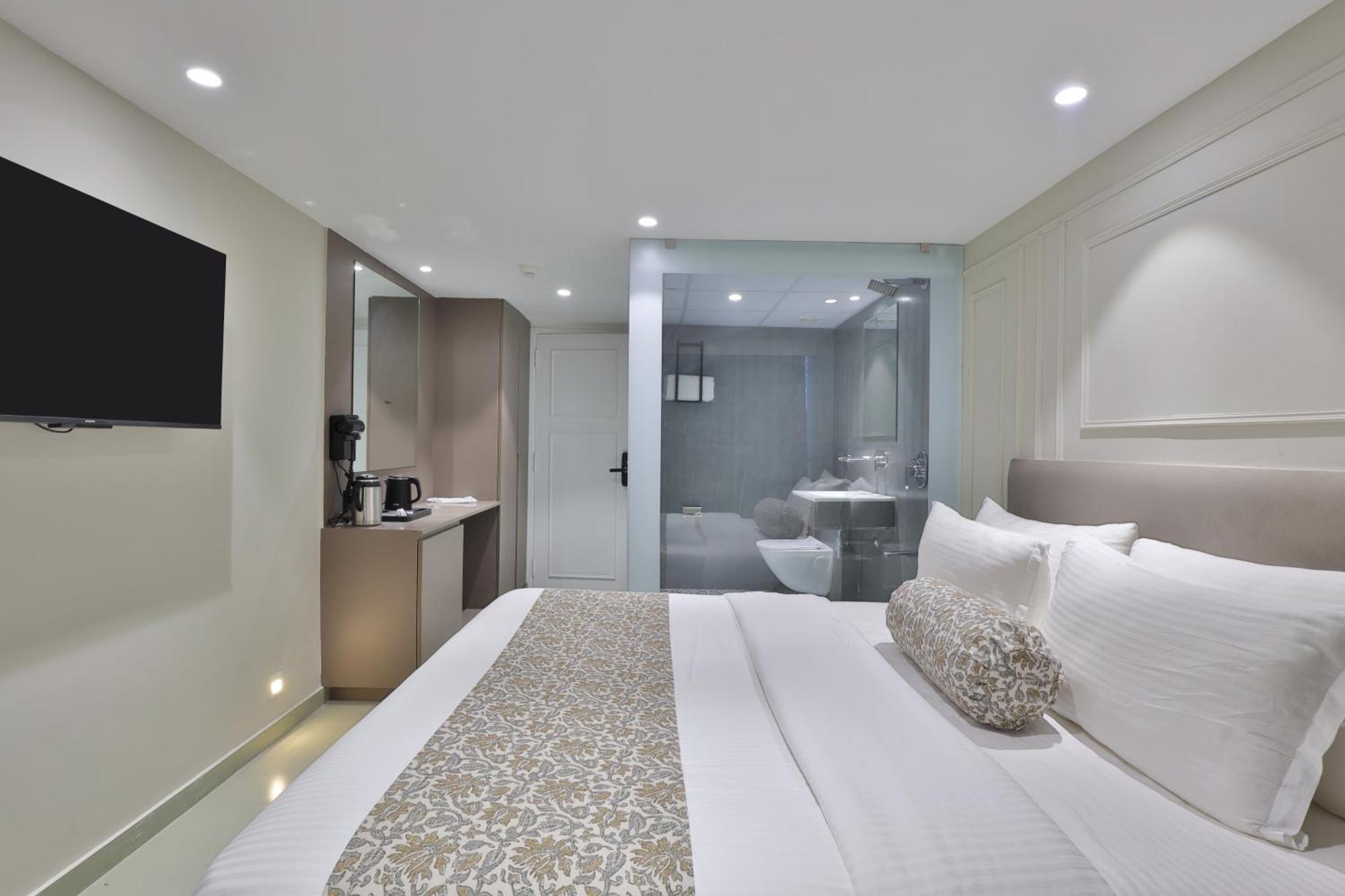 Hotel The Grand Suites Ahmedabad Exteriör bild