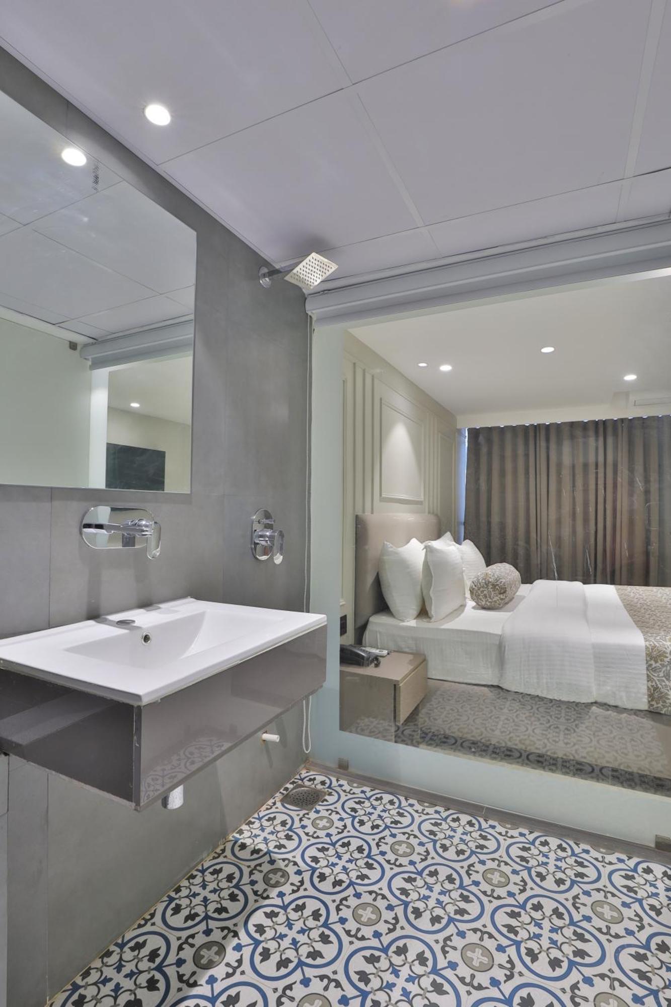 Hotel The Grand Suites Ahmedabad Exteriör bild